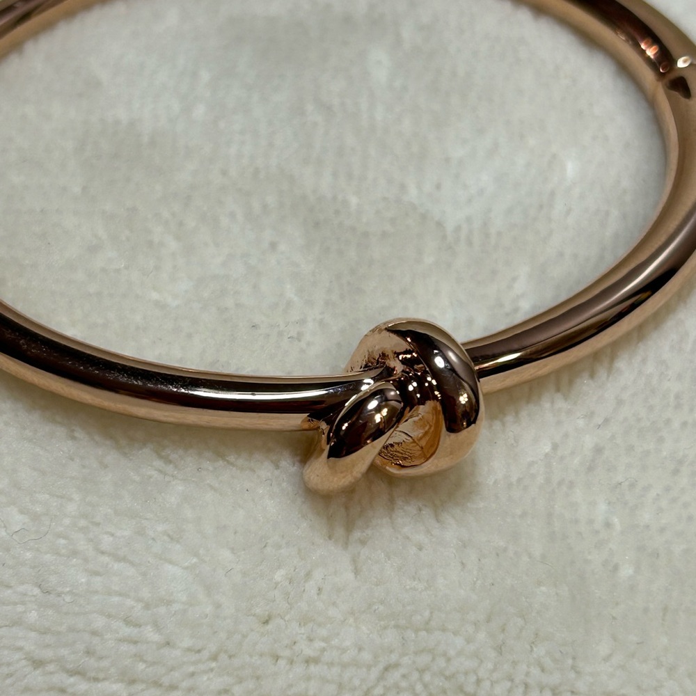 The Limited very sharp rose gold knot hinged bracelet New with tags - Picture 4 of 5